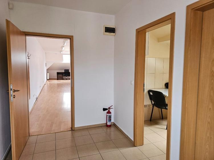 Casă cu 5 camere cu Teren 153 Mp în Podgoria