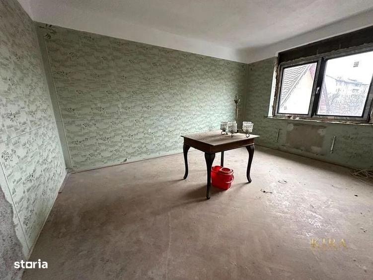 Casă cu 4 camere în Central