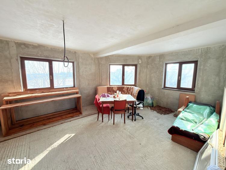 Casă cu 5 camere cu Teren 1000 Mp în Central