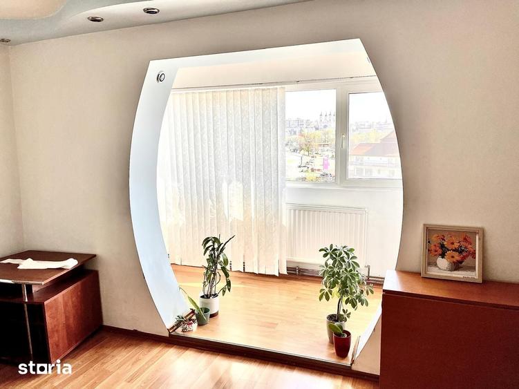 Apartament cu 3 camere semidecomandat în Mircea cel Bătrân