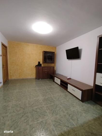 Apartament cu 3 camere decomandat în Răcădău