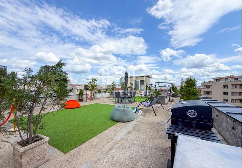 Penthouse cu 5 camere decomandat în Timpuri Noi