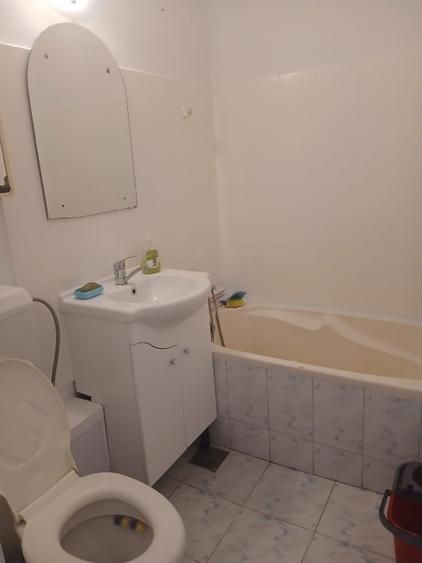 Apartament cu 2 camere semidecomandat în Berceni