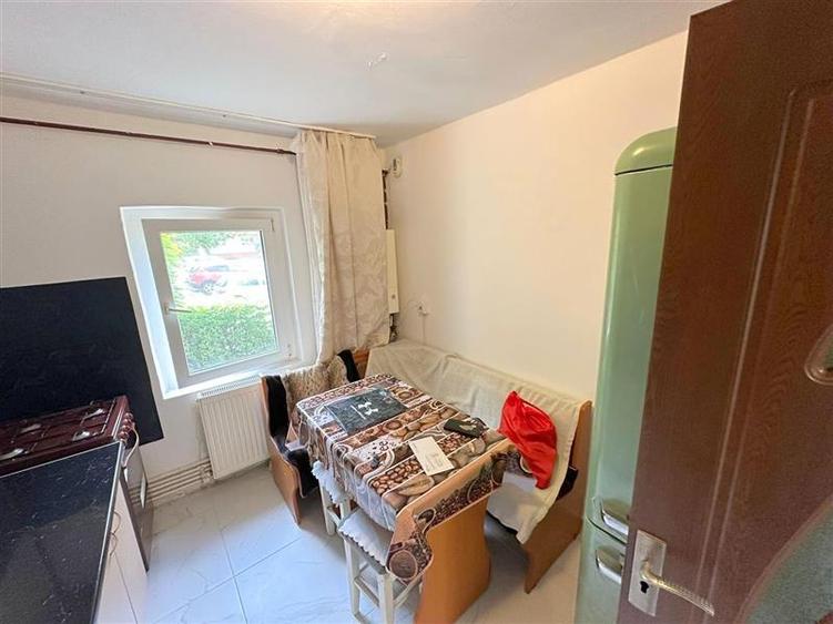 Apartament cu 2 camere semidecomandat în Mioriței
