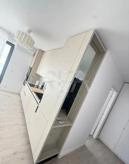 Apartament cu 3 camere semidecomandat, mobilat în Băneasa
