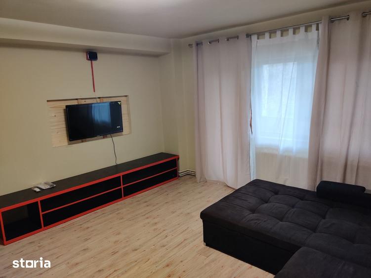 Apartament cu 3 camere decomandat în Exterior Vest