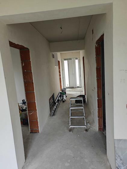 Casă cu 3 camere cu Canalizare în Central