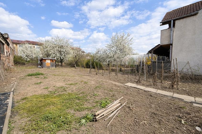 Casă individuală cu 4 camere cu Canalizare în Iris