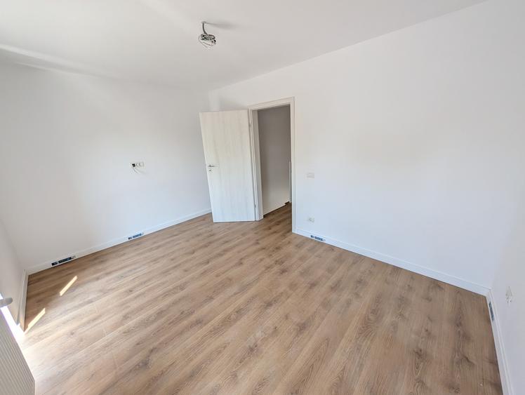 Casă individuală cu 4 camere cu Teren 100 Mp în Tunari