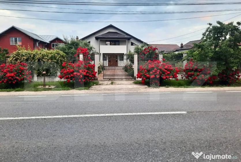 Casă cu 7 camere cu Teren 3000 Mp în Central
