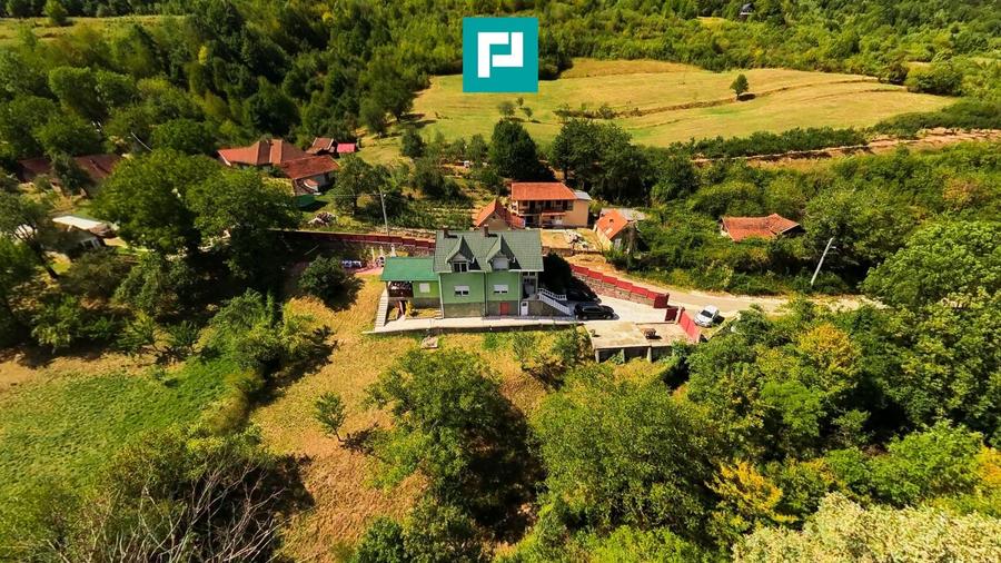 Casă individuală cu 6 camere cu Canalizare în Moneasa