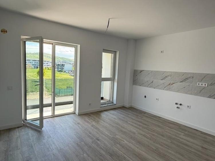 Apartament cu 3 camere decomandat în Florești
