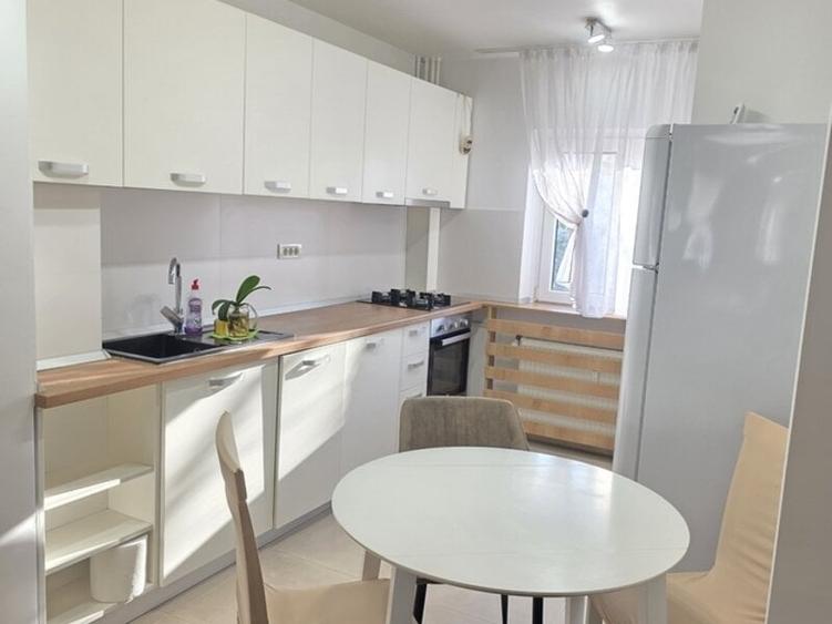 Apartament cu 3 camere decomandat în Dorobanți