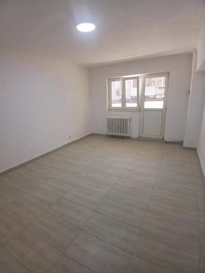 Apartament 3 camere, Piata Centrala, pretabil Birouri - 1