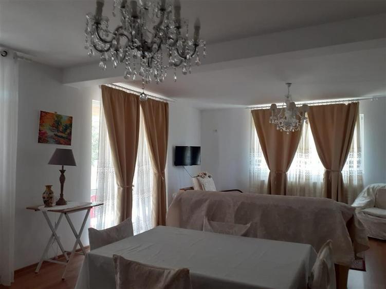 Casă individuală cu 3 camere cu Canalizare în Vadu Săpat