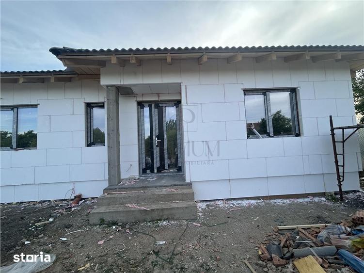 Casă cu 4 camere cu Teren 400 Mp în Sânmihaiu Român
