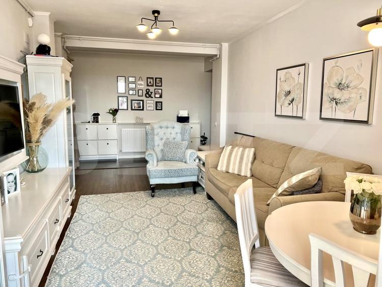 Penthouse cu 3 camere decomandat, mobilat în Central