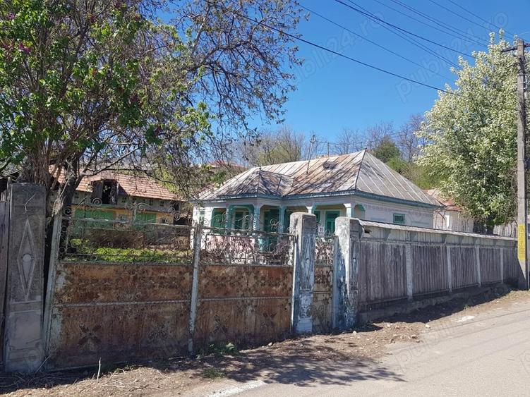 Casă cu 4 camere cu Teren 1048 Mp în Valea Seacă