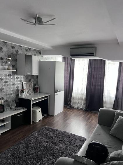 Apartament cu 3 camere decomandat în Exterior Vest
