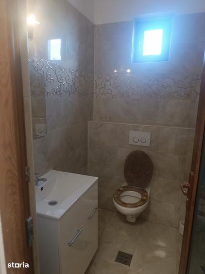 Casă cu 10 camere cu Teren 970 Mp în Calea București