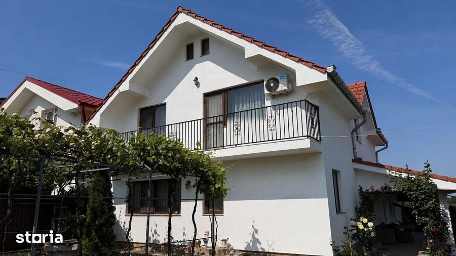 Casă cu 7 camere cu Teren 1080 Mp în Sânmartin
