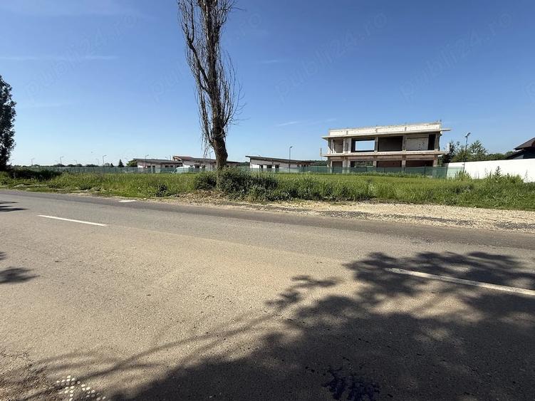 Teren de 2490 mp, în Pietroșani