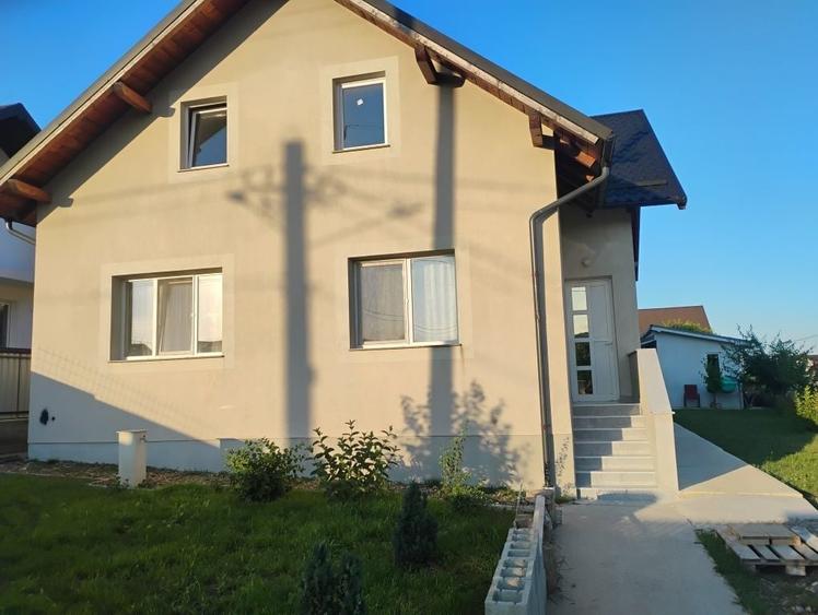 Casă cu 2 camere în Mihoveni