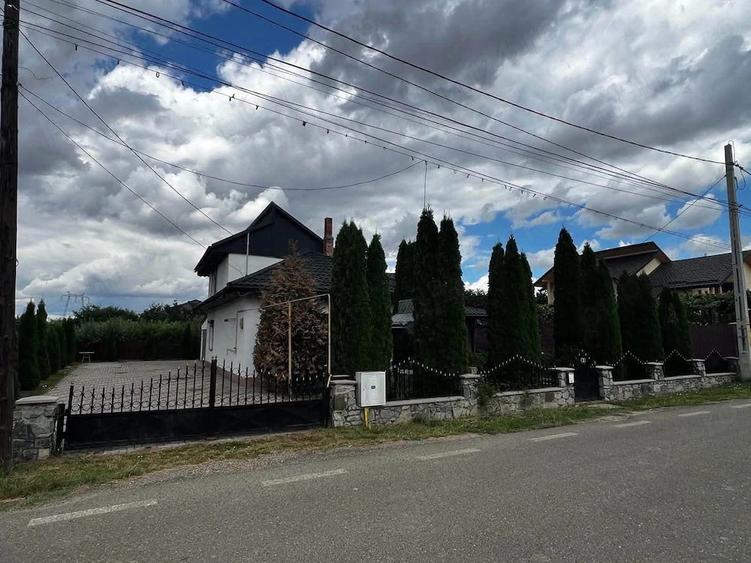 Casă cu 3 camere cu Teren 817 Mp în Central