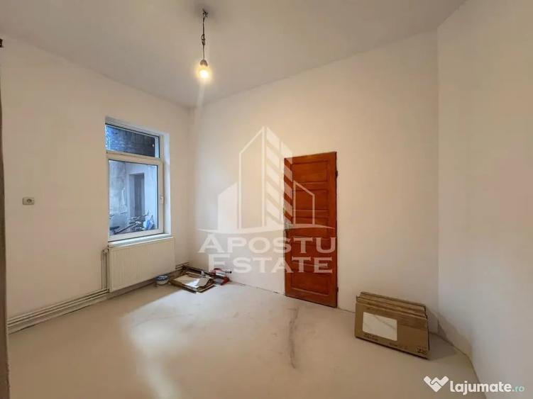 Apartament cu 5 camere semidecomandat în Bălcescu