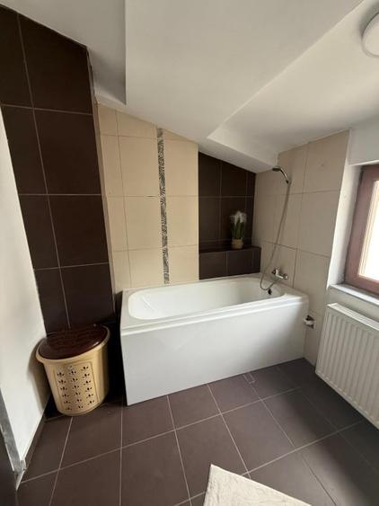 Apartament cu 3 camere decomandat, mobilat în Calea Severinului