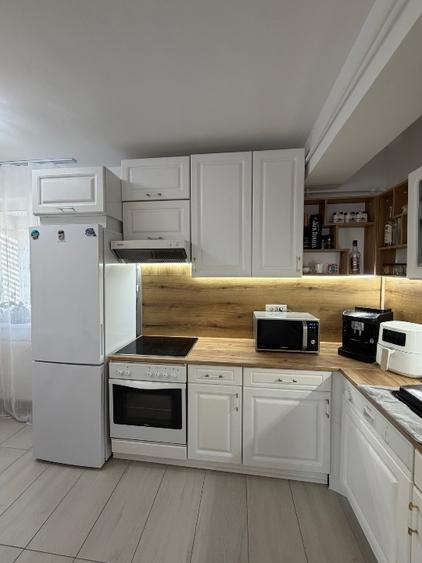 Apartament cu 4 camere decomandat, mobilat în Lascăr Catargiu