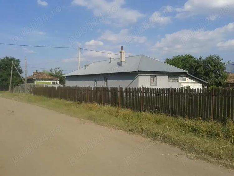 Casă cu 3 camere în Radomirești