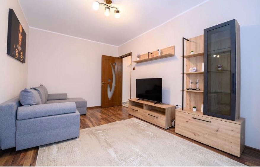 Apartament cu 2 camere semidecomandat, mobilat în Casa de Cultură