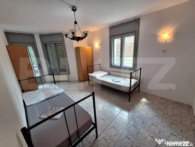 Casă cu 11 camere cu Teren 700 Mp în Bucovina