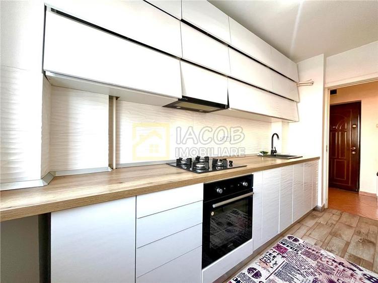 Apartament cu 2 camere decomandat, mobilat în Republicii