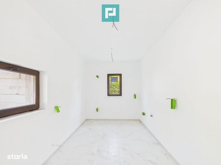 Casă cu 3 camere în Peregu Mic