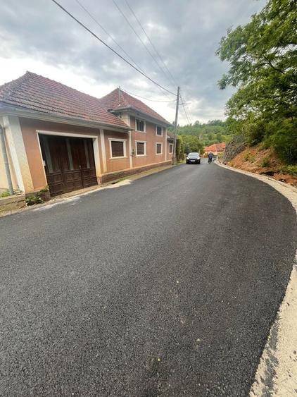 Casă cu 4 camere în Călugări