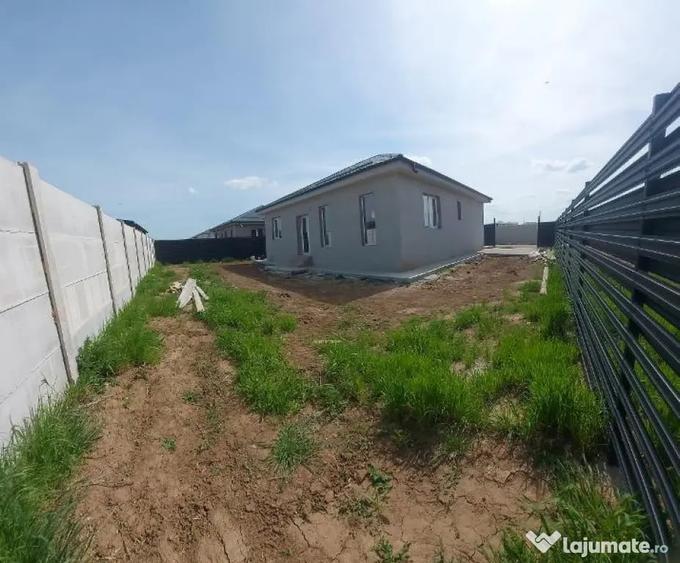 Casă cu 4 camere cu Teren 400 Mp în Vârteju