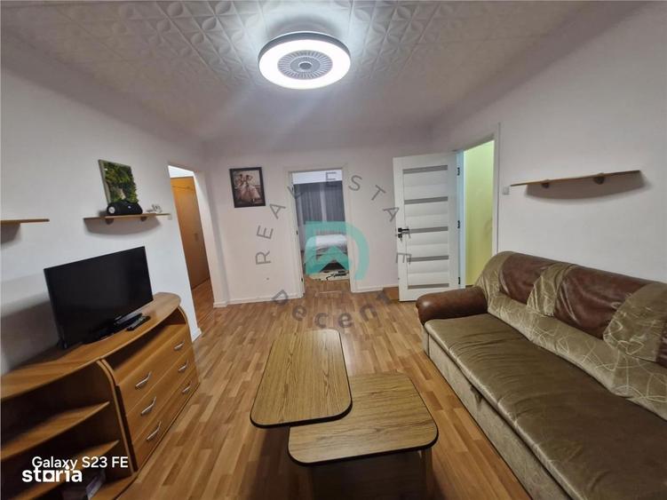 Apartament cu 3 camere semidecomandat în Centrul Istoric