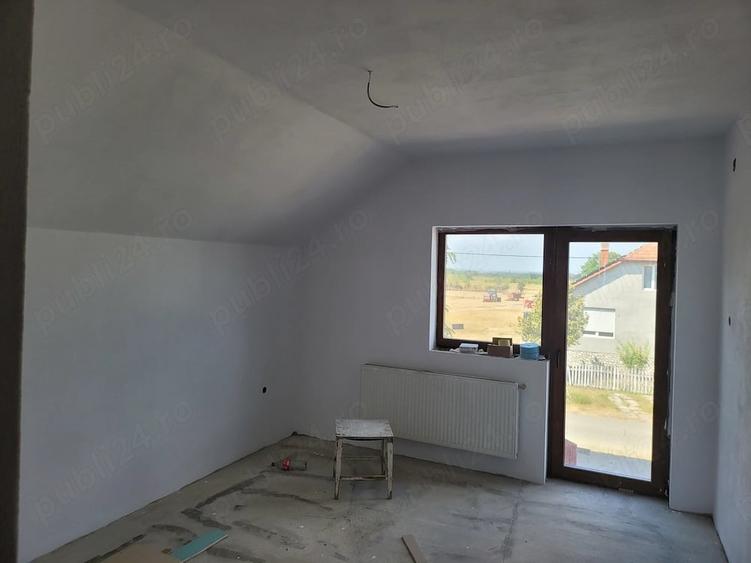 Casă cu Teren 790 Mp în Victor Vlad Delamarina