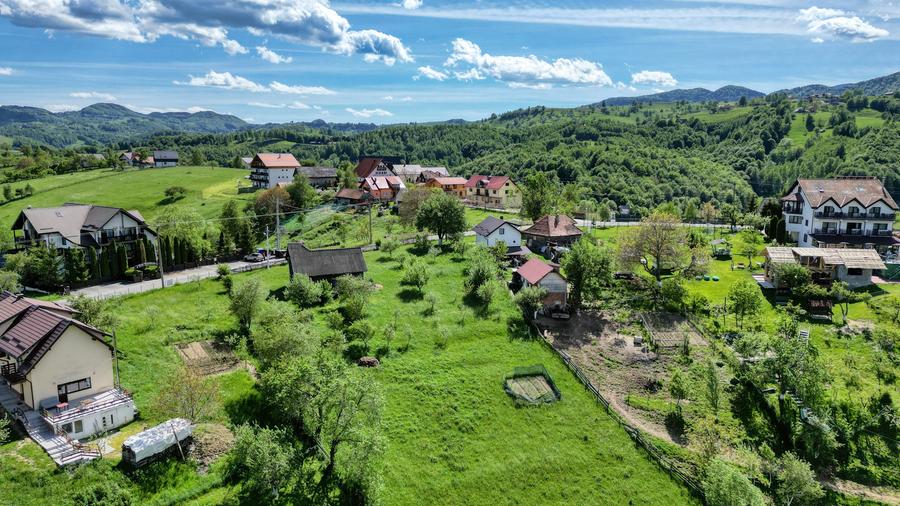 Teren Construcții intravilan de 2000 mp, în Peștera