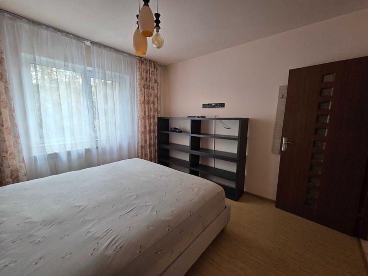 Apartament cu 3 camere semidecomandat în Nord