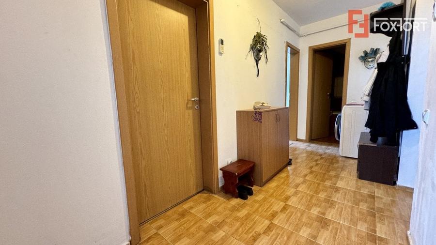 Apartament cu 3 camere decomandat, mobilat în Girocului