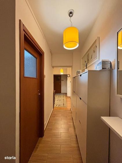 Apartament cu 4 camere decomandat în Rovine