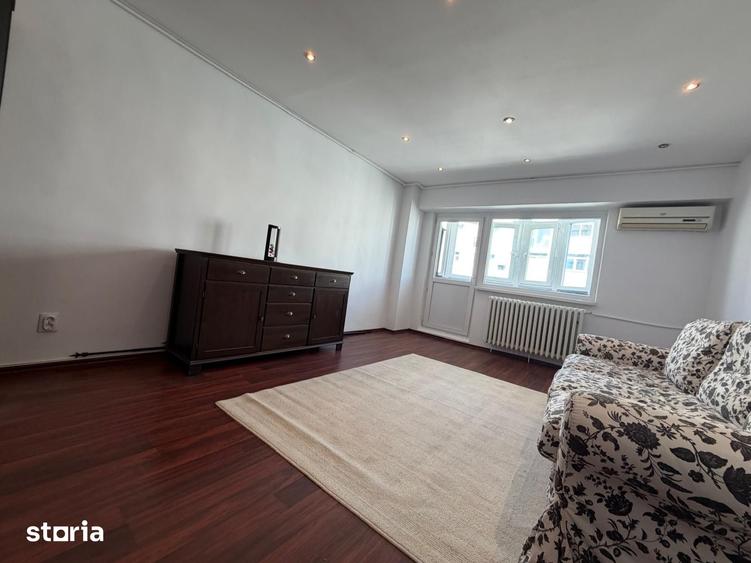 Garsonieră decomandată în Decebal