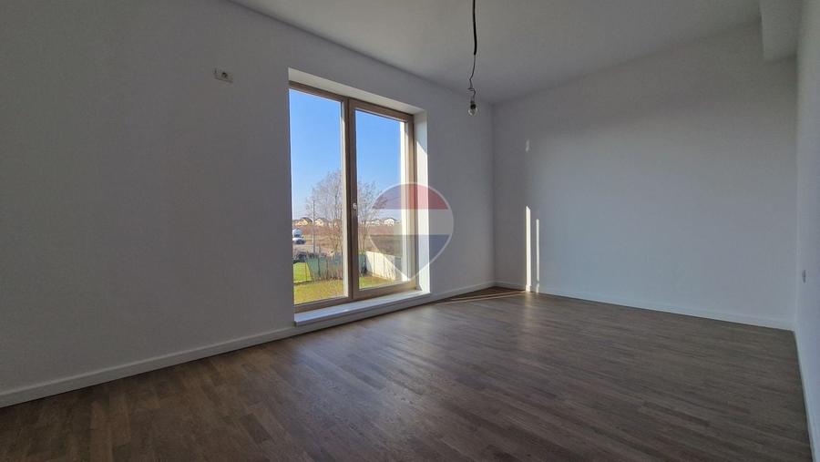 Duplex cu 4 camere cu Teren 250 Mp în Odăi