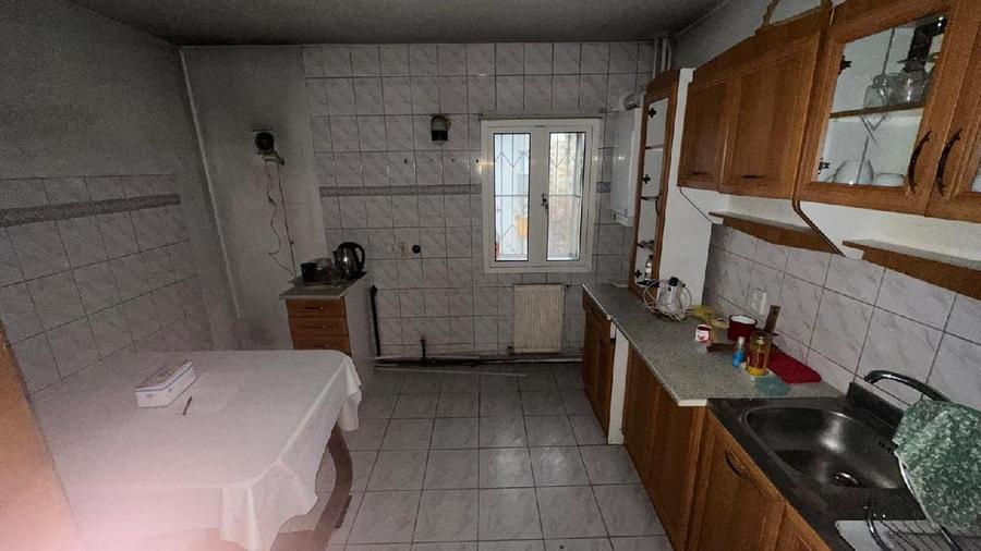 Apartament cu 4 camere decomandat în Sebastian