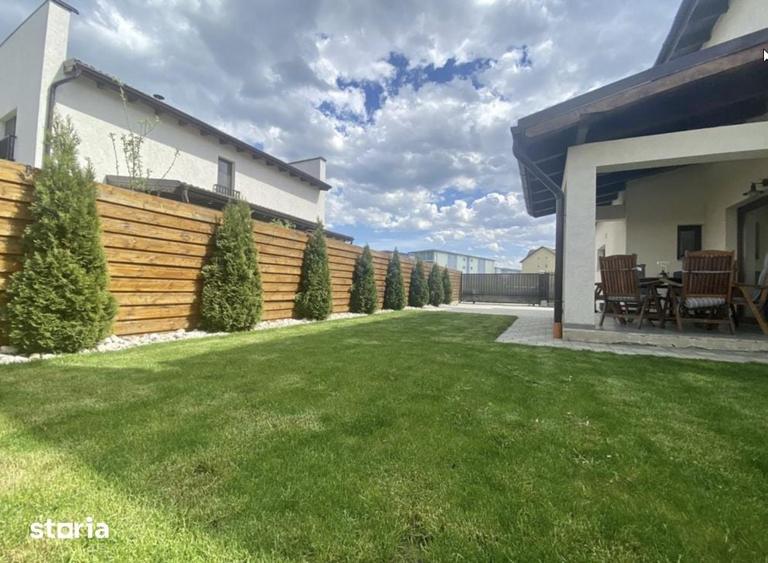 Casă cu Teren 220 Mp în Cristian