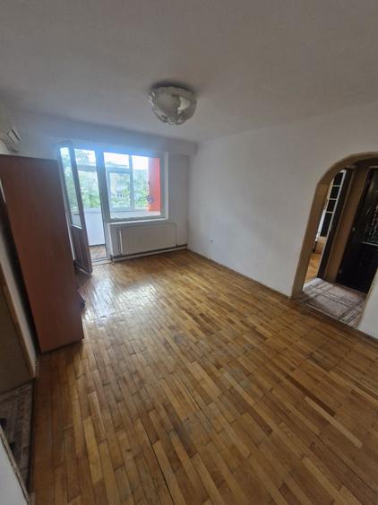 Apartament cu 2 camere semidecomandat în Bradu