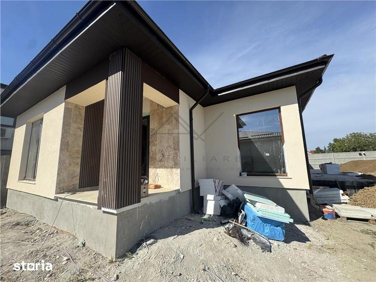Casă cu 4 camere cu Teren 450 Mp în Domnești